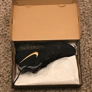 New NIKEiD Kyrie 4 Nike Black And Gold size 10.5